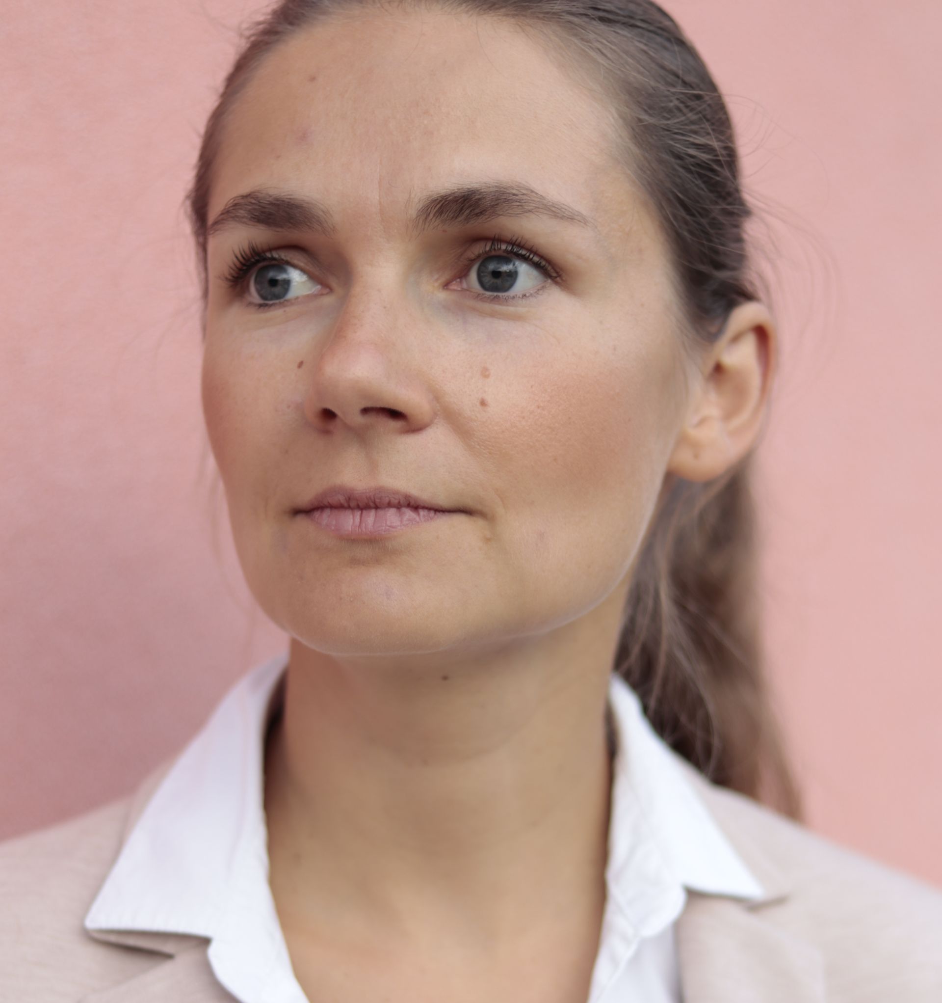 Zufriedene Kundin nach Massage im Sense Day Spa Jena