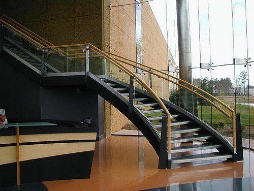 弧形玻璃楼梯
