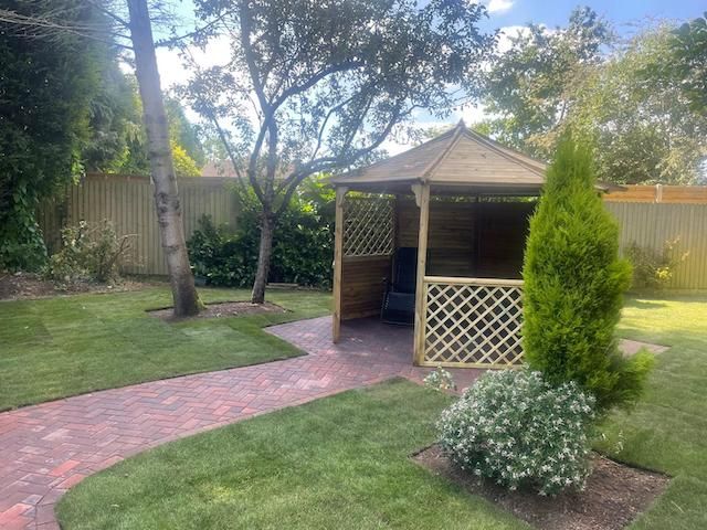 Landscaping Specialists Cheltenham LayPave