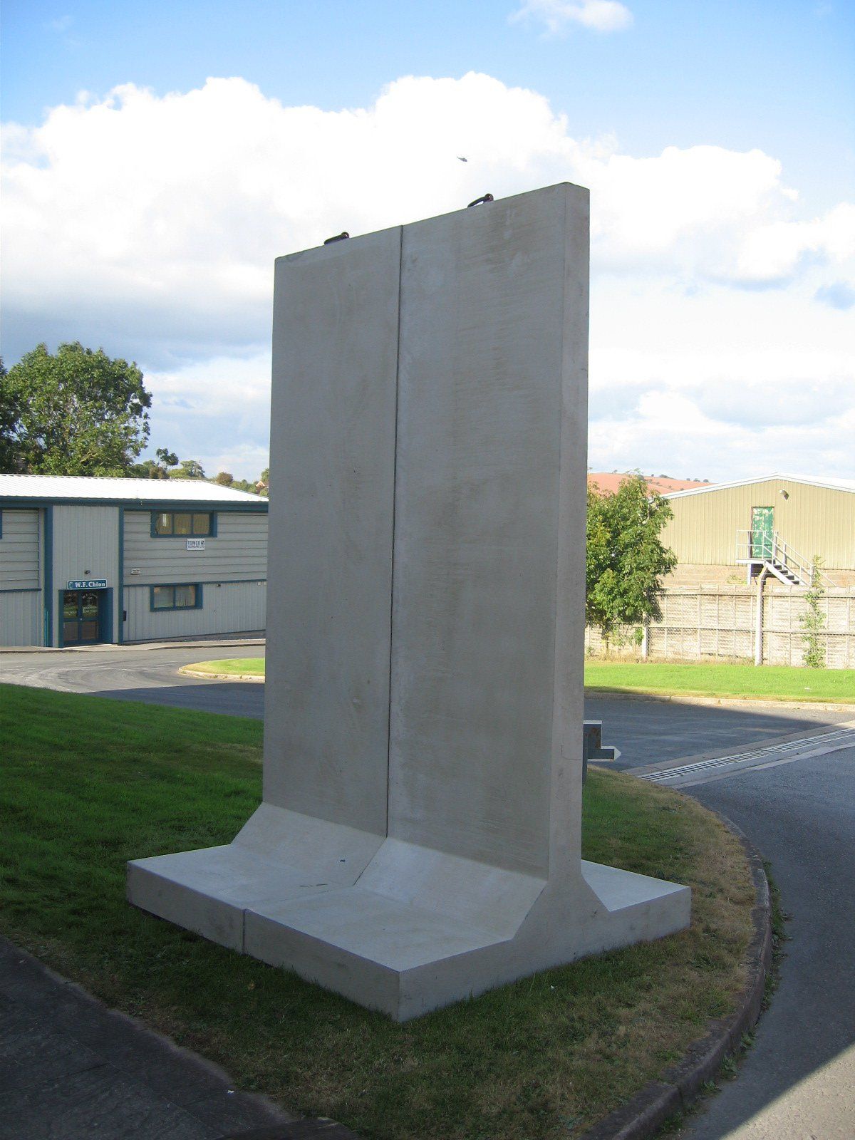 Free standing T shape Walling