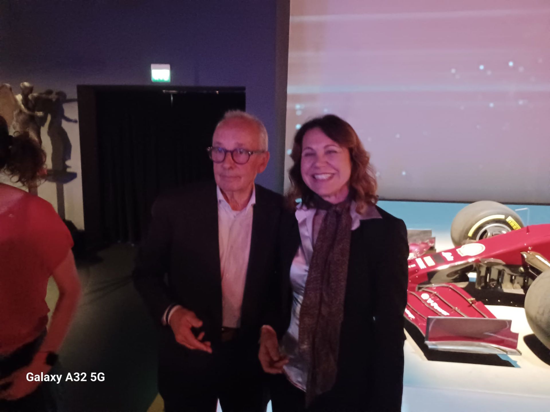 Interpretando Walter de Silva designer di automobili di livello mondiale al Museo dellautomobile di Torino