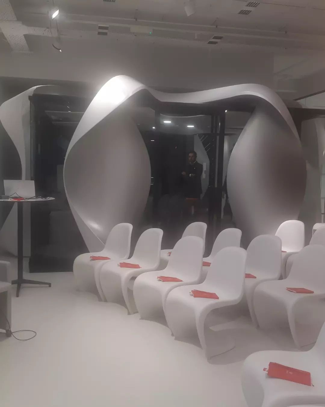 La raffinatissa cabina Tecno per un giorno memorabile Zhaha Hadid Architects