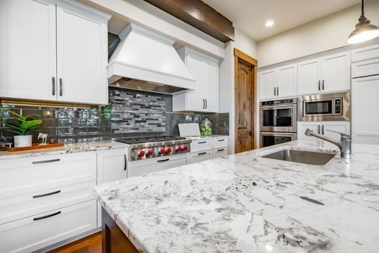 Kitchen With Quartz Countertop