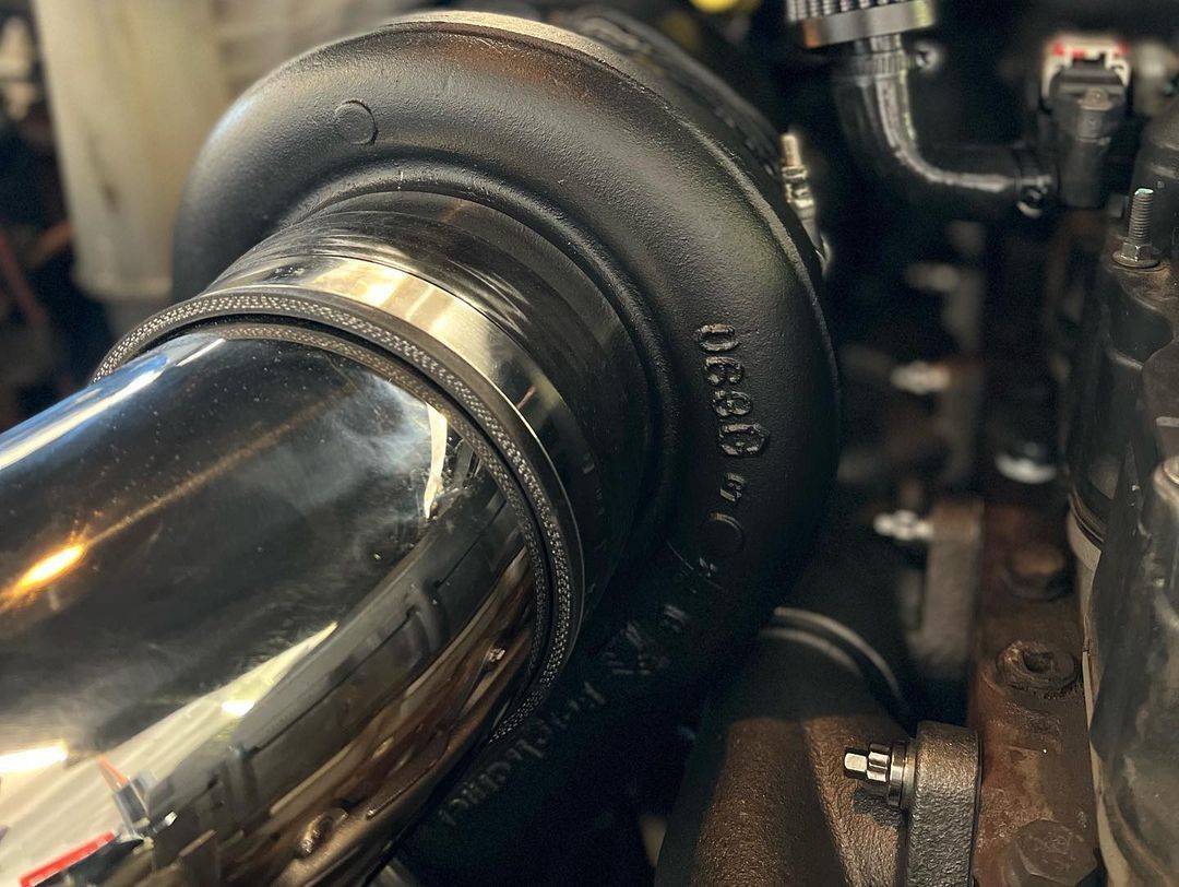 A close up of a turbocharger on a car engine.