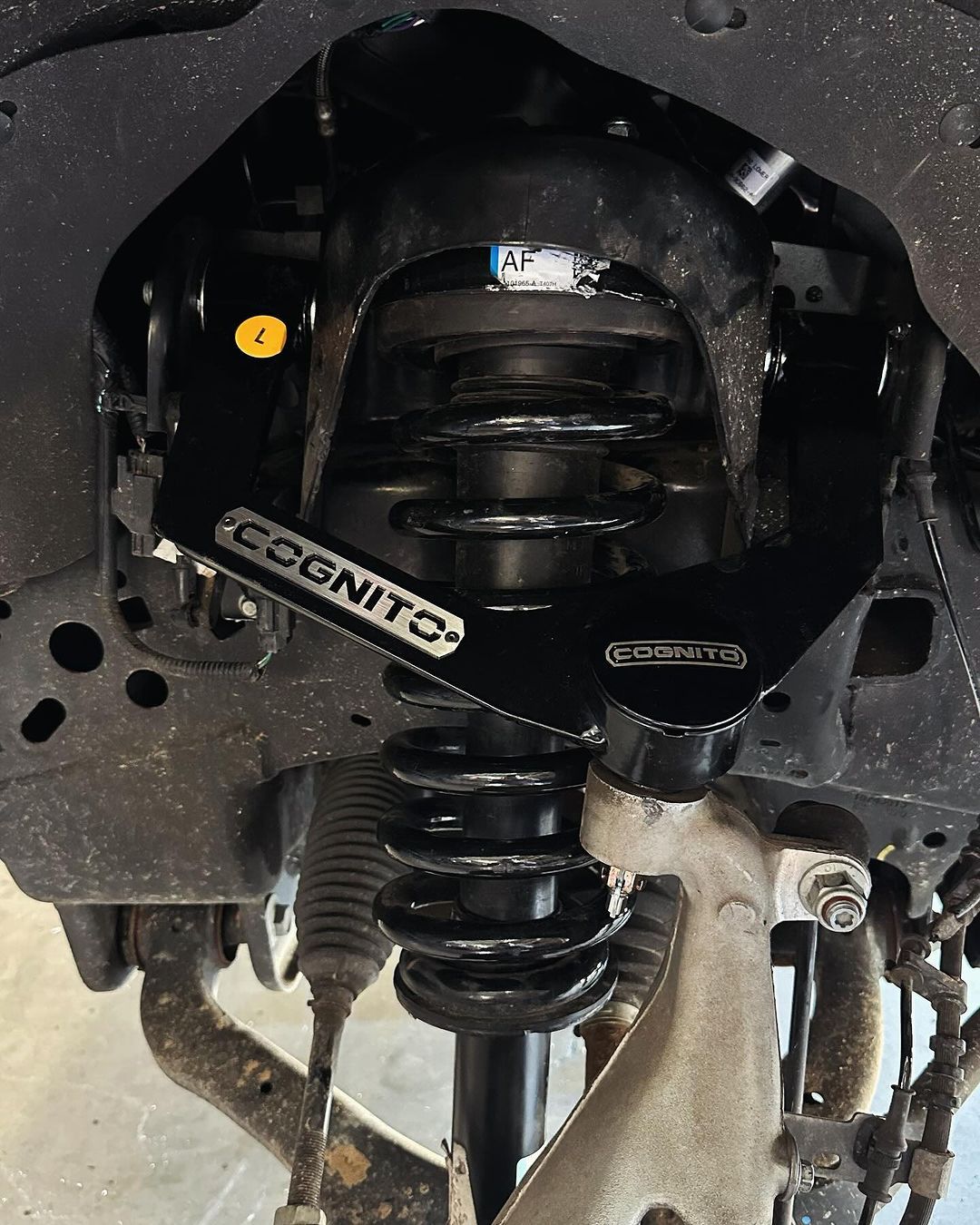 A close up of a shock absorber with the word cognito on it