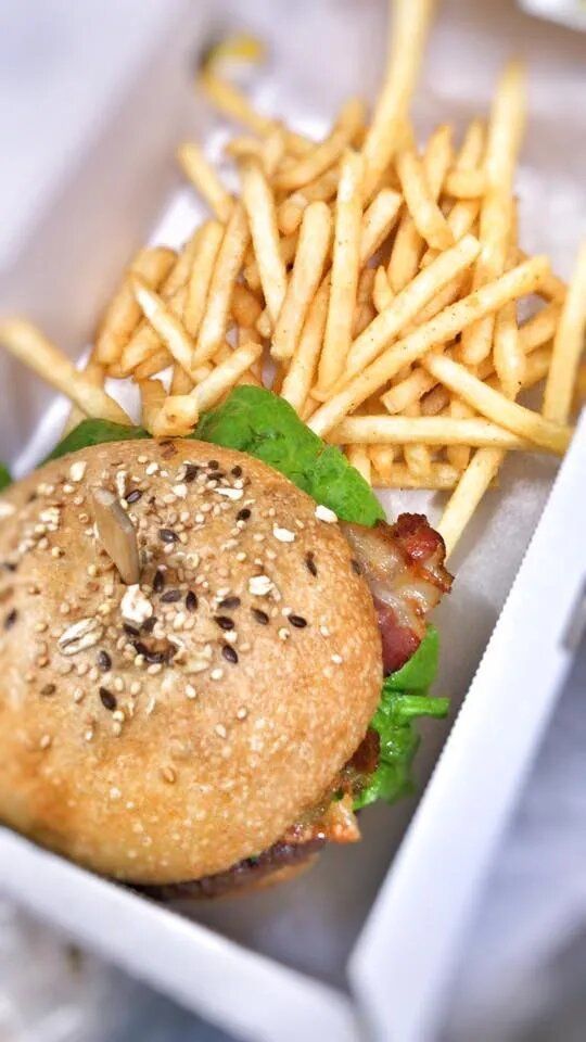 hamburger e patatine