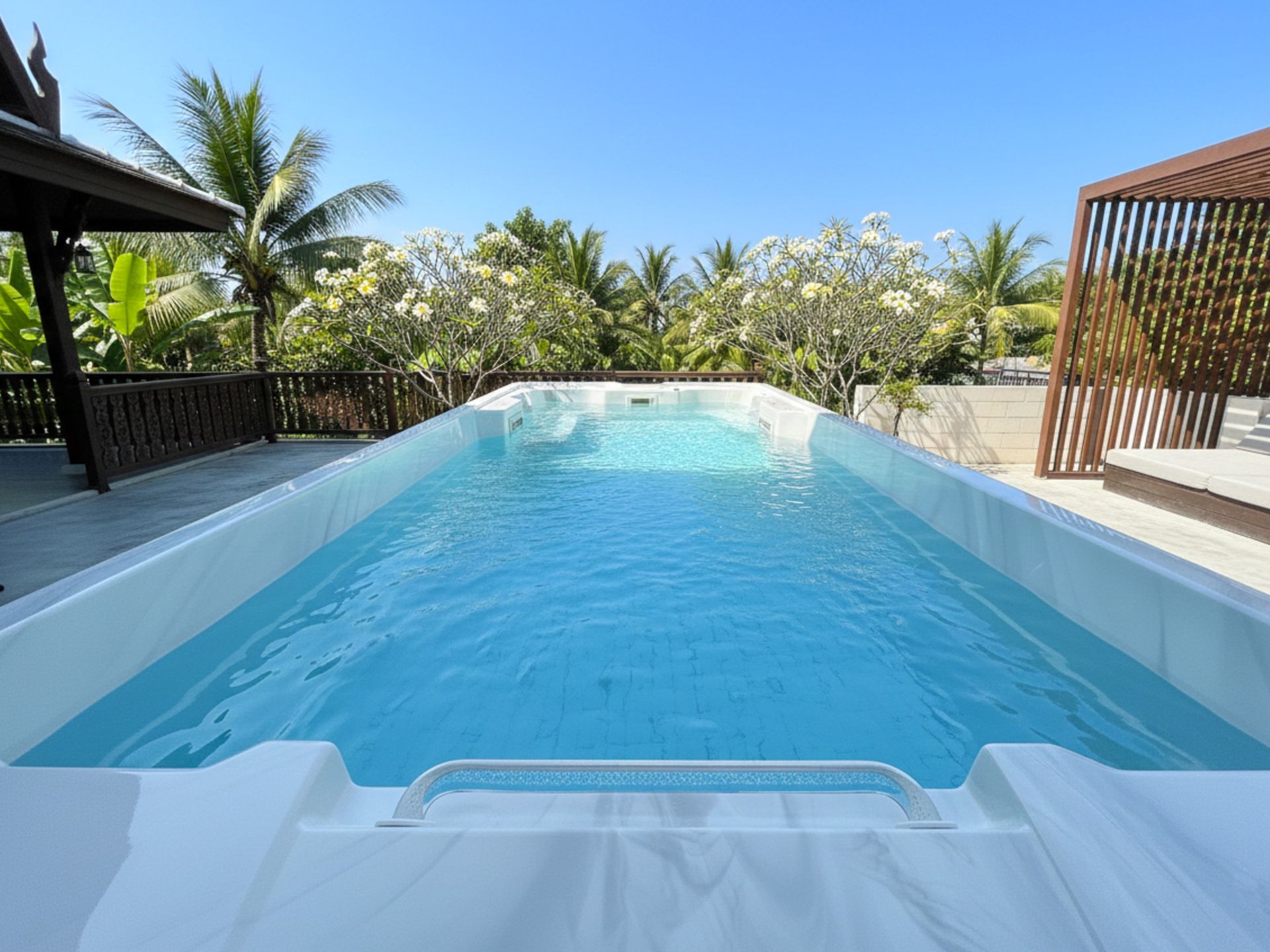 Swim Spa Ultimate 16 พื้นที่ว่ายน้ำกว้างพิเศษ ติดตั้งกลางแจ้ง ให้ความรู้สึกเหมือนสระว่ายน้ำจริงภายในบ้าน Ultimate 16 swim spa with extra-wide swimming area, outdoor home installation