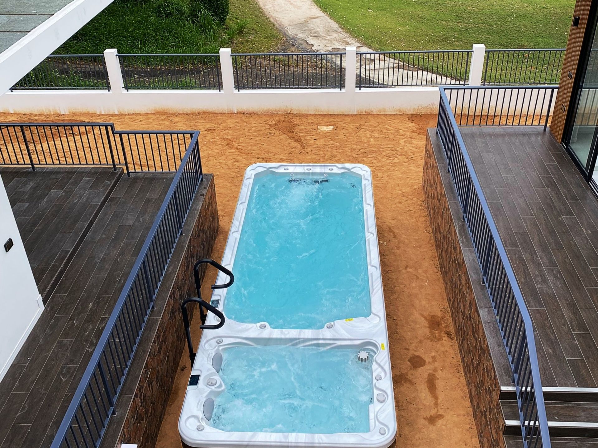 อ่างน้ำร้อน OUTDOOR รุ่น OCEANFRONT II, อ่างจากุซซี่, อ่างน้ำร้อนภายนอก, อ่างน้ำร้อน Q&G, อ่างน้ำร้อน แช่น้ำอุ่น หรูหรา, อ่างสปาหรู, Q&G จัดจำหน่ายและติดตั้งอ่างน้ำร้อน JACUZZI, บริษัทอ่างน้ำร้อน และสระว่ายน้ำ swim spa กรุงเทพ จัดส่งทั่วประเทศไทย