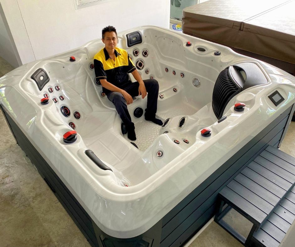 ตำแหน่งที่นั่งอ่างน้ำร้อนภายนอก รุ่น FREY II, SEAT AND LOUNGE ROOM INSIDE THE HOT TUB COMFORTABLE SEAT FOR HOT TUB SOAKING, Q&G OUTDOOR HOT TUB THAILAND, อ่างน้ำร้อน outdoor Q&G, jacuzzi, อ่างจากุซซี่, อ่างแช่ตัวสุดหรู