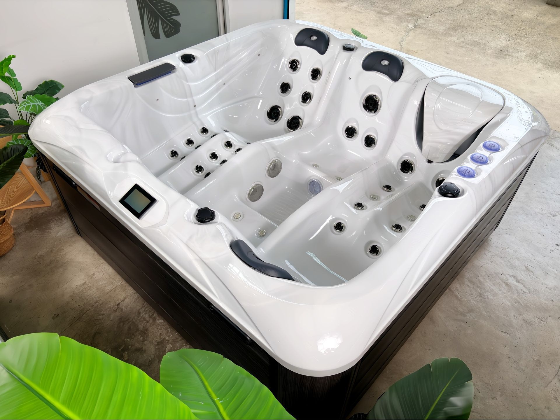 MILA hot tub featuring a durable fiberglass-reinforced shell for enhanced structural strength and long-lasting performance. Designed to withstand water pressure and daily use, equipped with hydrotherapy massage jets and a digital control panel. Ideal luxury outdoor spa for homes, villas, and resorts in Thailand.