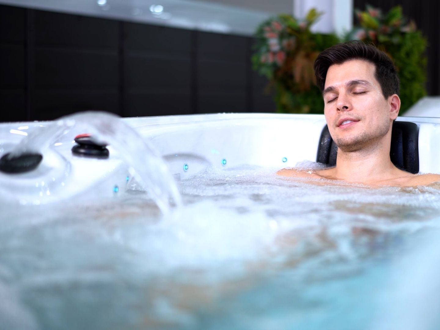 น้ำตก น้ำพุ อ่างน้ำร้อนภายนอก, OUTDOOR HOT TUB FEATURES WATERFALL WATER FOUNTAIN, อ่างน้ำร้อน outdoor, อ่างน้ำร้อน Q&G, Q&G OUTDOOR HOT TUB BEAUTIFUL WATERFALL REVIEW BANGKOK THAILAND, BEST BUY HOT TUB IN & OUTDOOR IN THAILAND