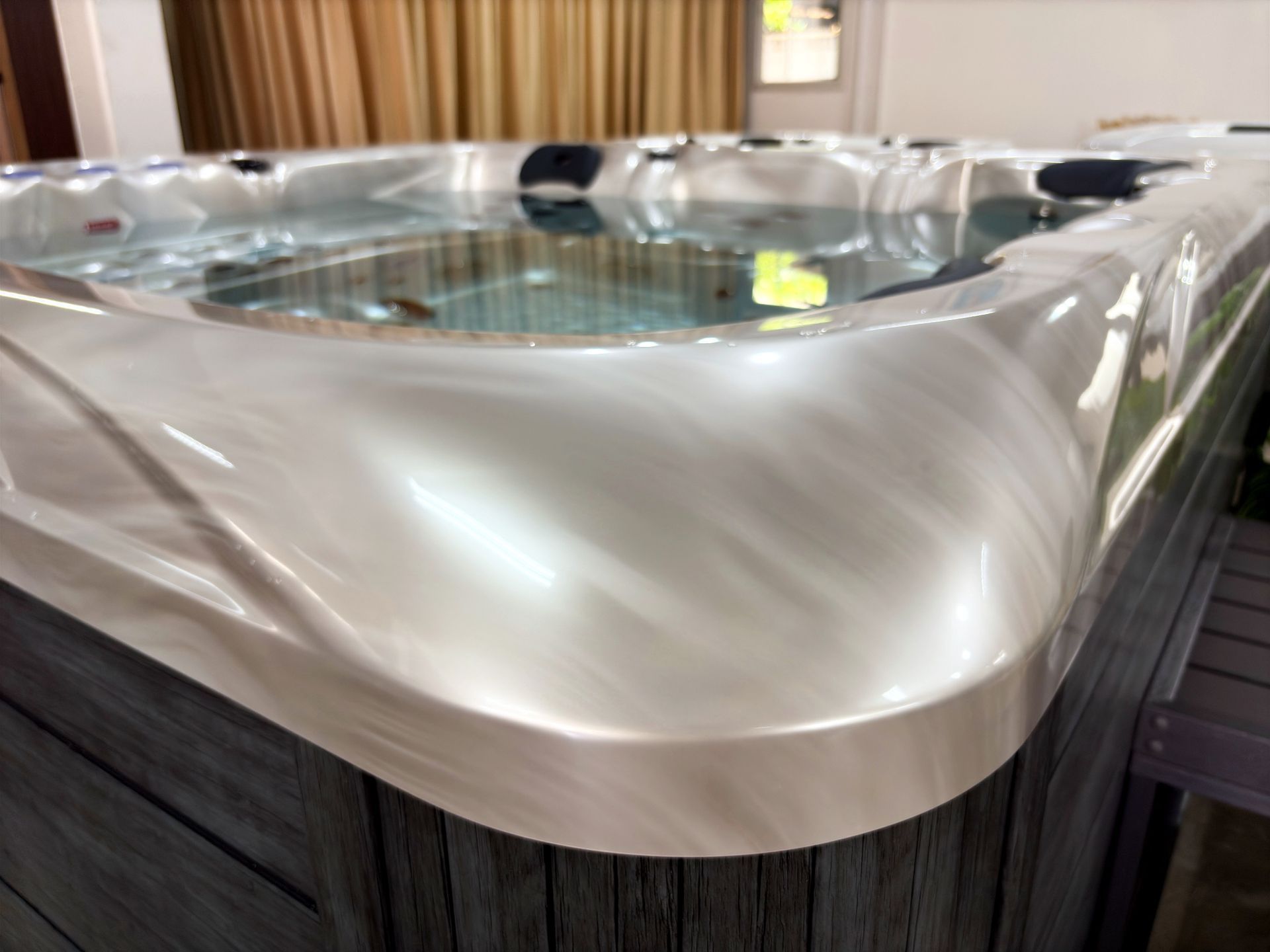 อ่างน้ำร้อน OUTDOOR รุ่น FREY II™ อ่างน้ำร้อน OUTDOOR BY Q&G, อ่างจากุซซี่, อ่างแช่น้ำ สวย ดี มีคุณภาพ รีวิวยอดเยี่ยม, ติดตั้ง จำหน่าย อ่างน้ำร้อน OUTDOOR จัดส่งทั่วประเทศ, Q&G OUTDOOR HOT TUB BEST BUY IN THAILAND, BEST HOT TUB REVIEW IN THAILAND, FREY II OUTDOOR HOT TUB, HOT TUB FOR 4-5 PEOPLE, MEDIUM SIZED HOT TUB SELLING AROUND THAILAND