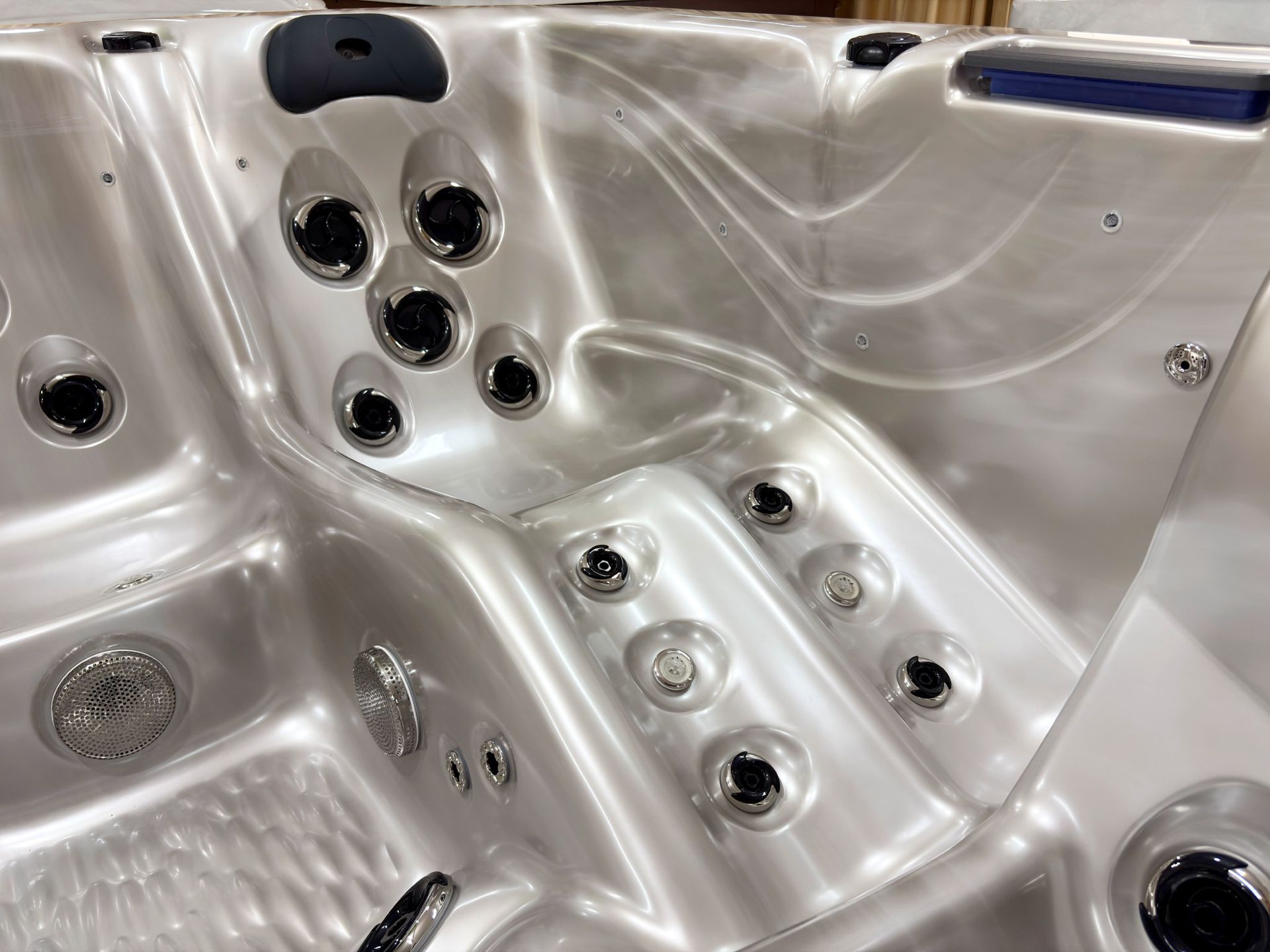 อ่างน้ำร้อน OUTDOOR รุ่น FREY II™ อ่างน้ำร้อน OUTDOOR BY Q&G, อ่างจากุซซี่, อ่างแช่น้ำ สวย ดี มีคุณภาพ รีวิวยอดเยี่ยม, ติดตั้ง จำหน่าย อ่างน้ำร้อน OUTDOOR จัดส่งทั่วประเทศ, Q&G OUTDOOR HOT TUB BEST BUY IN THAILAND, BEST HOT TUB REVIEW IN THAILAND, FREY II OUTDOOR HOT TUB, HOT TUB FOR 4-5 PEOPLE, MEDIUM SIZED HOT TUB SELLING AROUND THAILAND