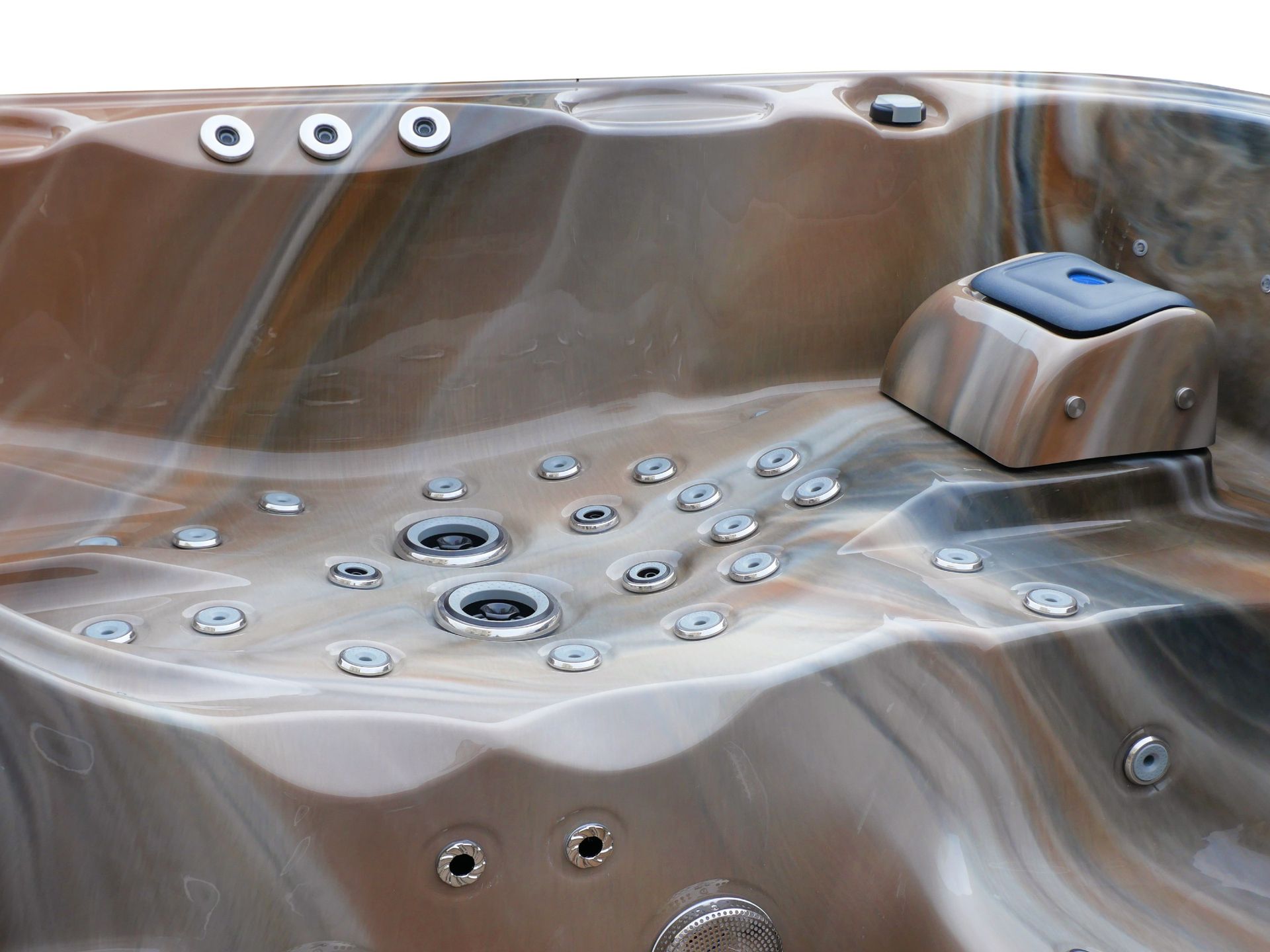 โครงสร้างเนื้ออ่างไฟเบอร์กลาสเสริมความแข็งแรง ภายในอ่างน้ำร้อน พร้อมพื้นผิวอะคริลิคคุณภาพสูง ให้ความทนทาน รองรับแรงดันน้ำและการใช้งานภายนอกบ้านได้อย่างมั่นคง