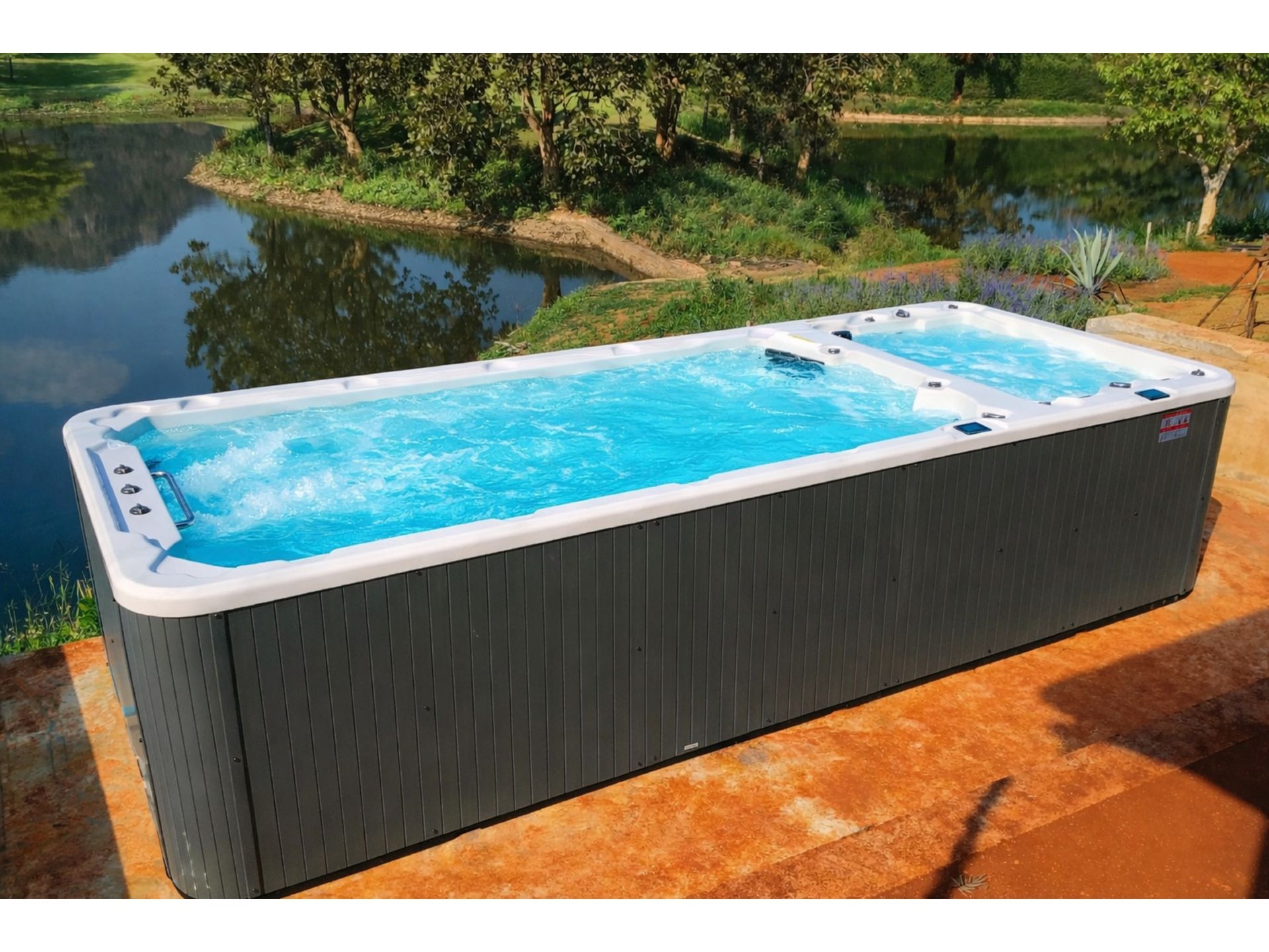 ผลงานติดตั้งจริง สระว่ายน้ำทวนกระแส ATHENS II Series แบบวางบนพื้น ติดตั้งในพื้นที่เขาใหญ่ เหมาะสำหรับบ้านพักและรีสอร์ท