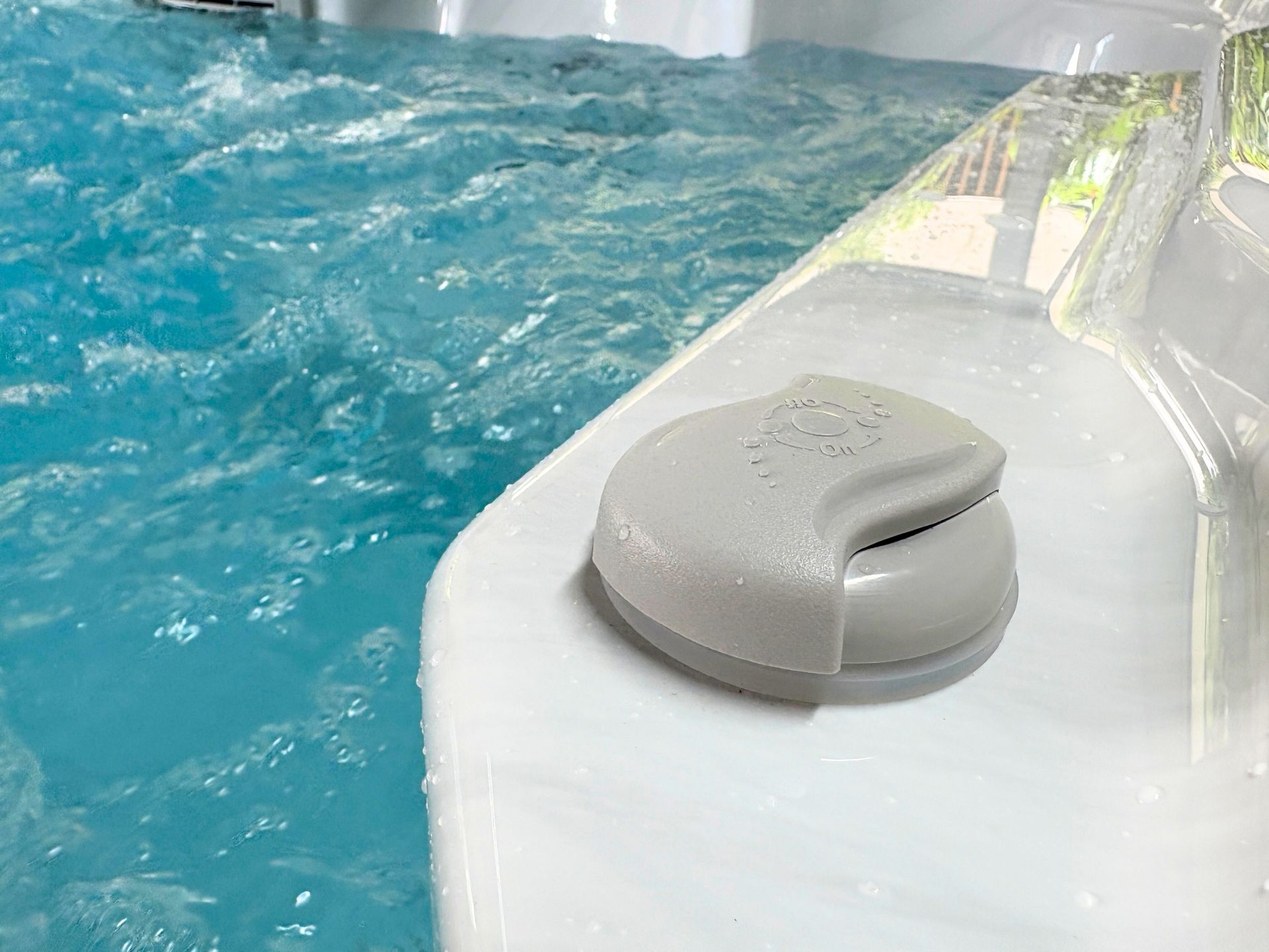 Air control dial on Swim Spa Ultimate 16 for adjusting water and jet flow