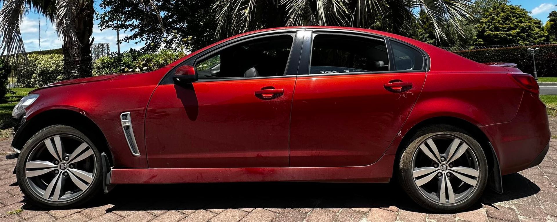 Holden Commodore VF SV6 Sedan