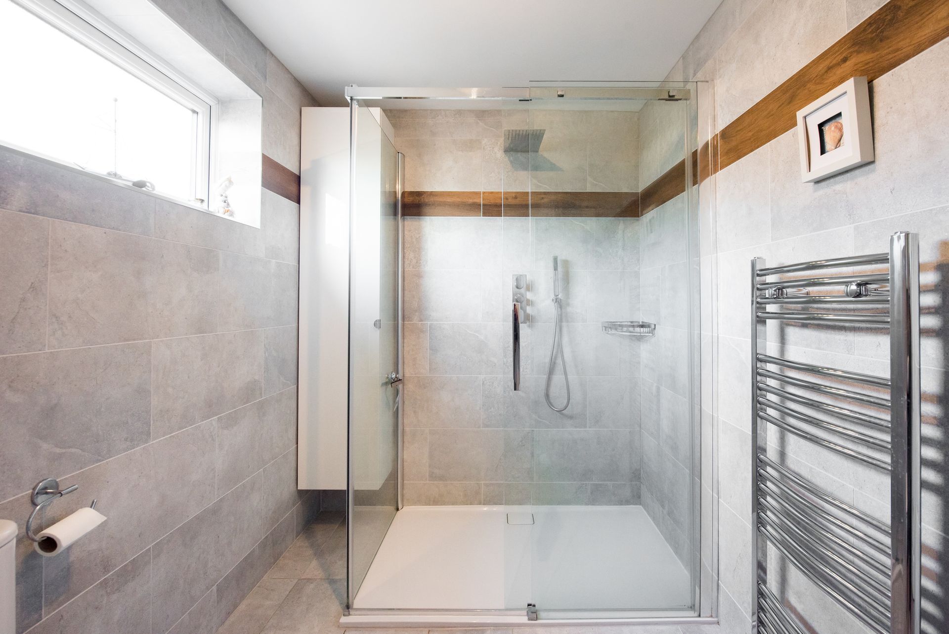 doccia in marmo moderna