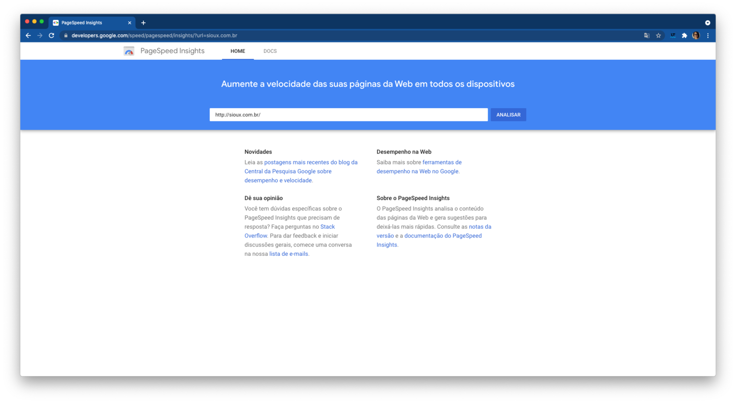 Uma tela de computador com um site azul e branco.