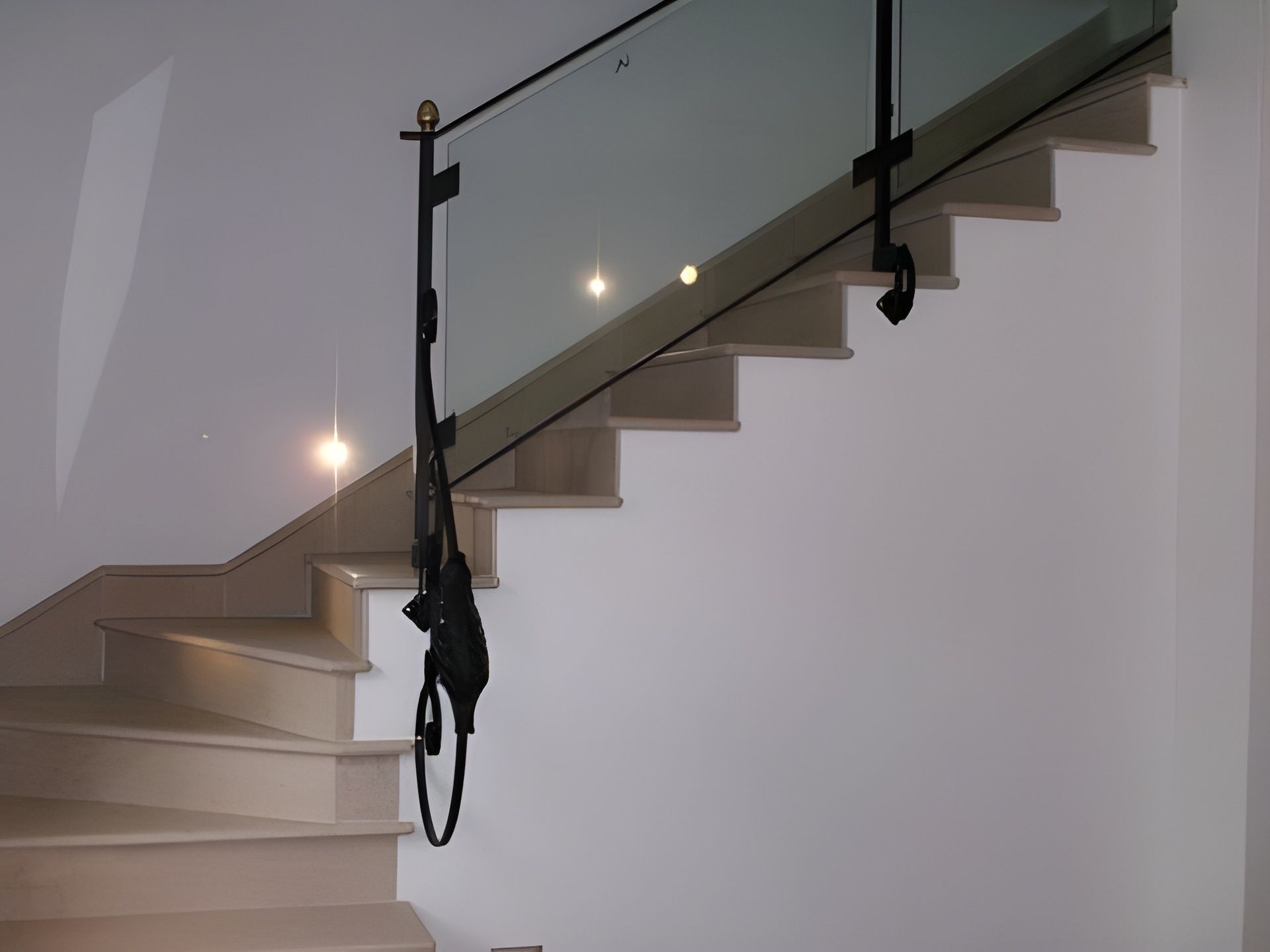 corrimano in metallo e vetro