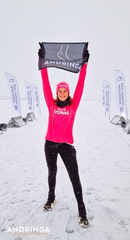 Super gaaf, Yvonne liep voor het goed doel een halve marathon op een ijsmeer!