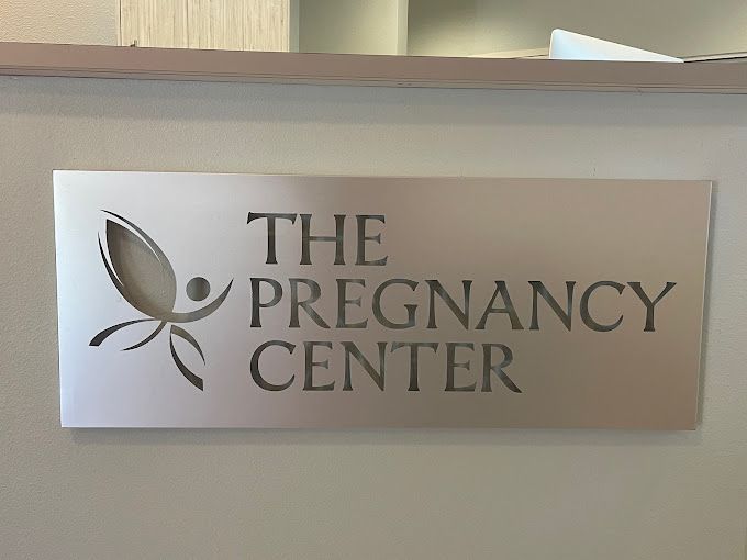 A sign that says the pregnancy center on it