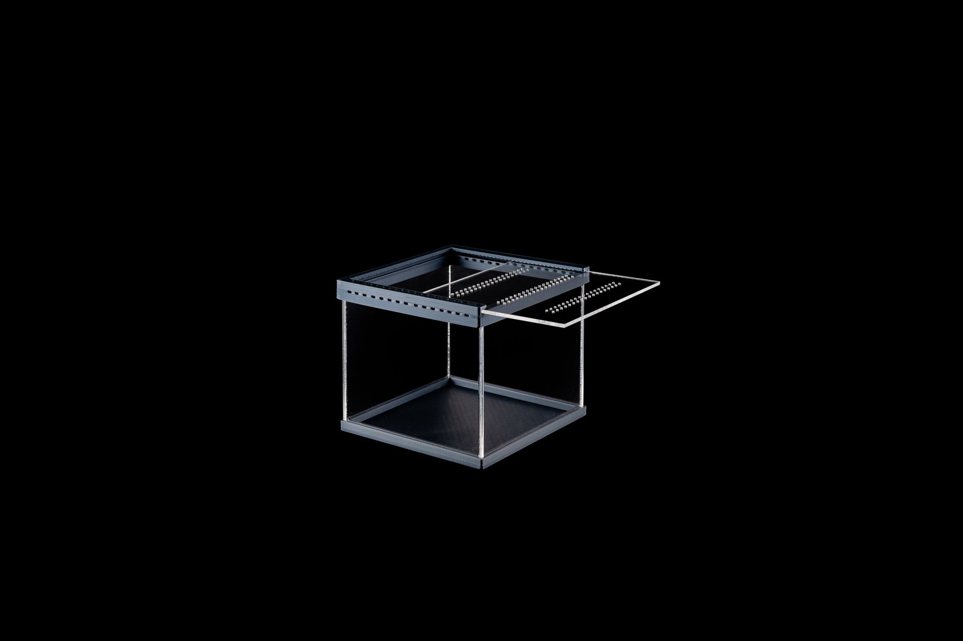 Transparent and reflective pack-shot