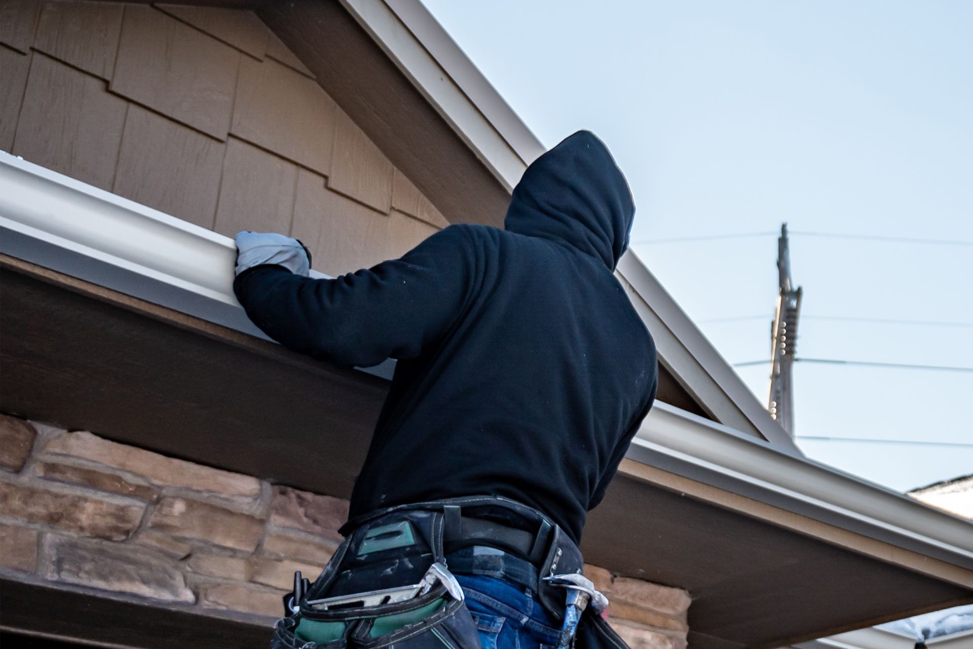 Installing House Gutter