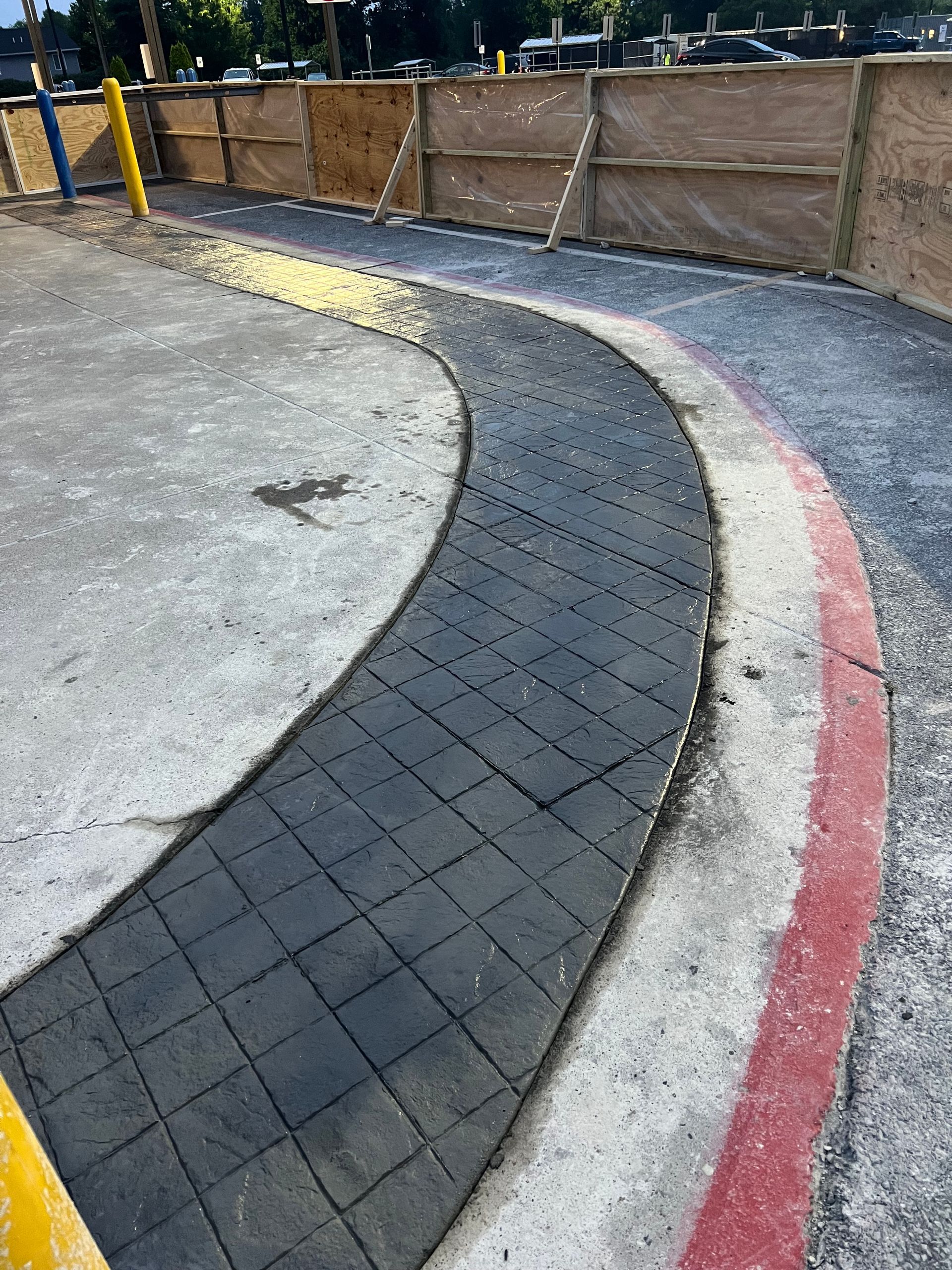 A concrete curb with a red stripe on it
