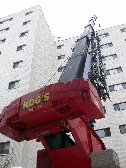 A red crane with the word rog 's on it