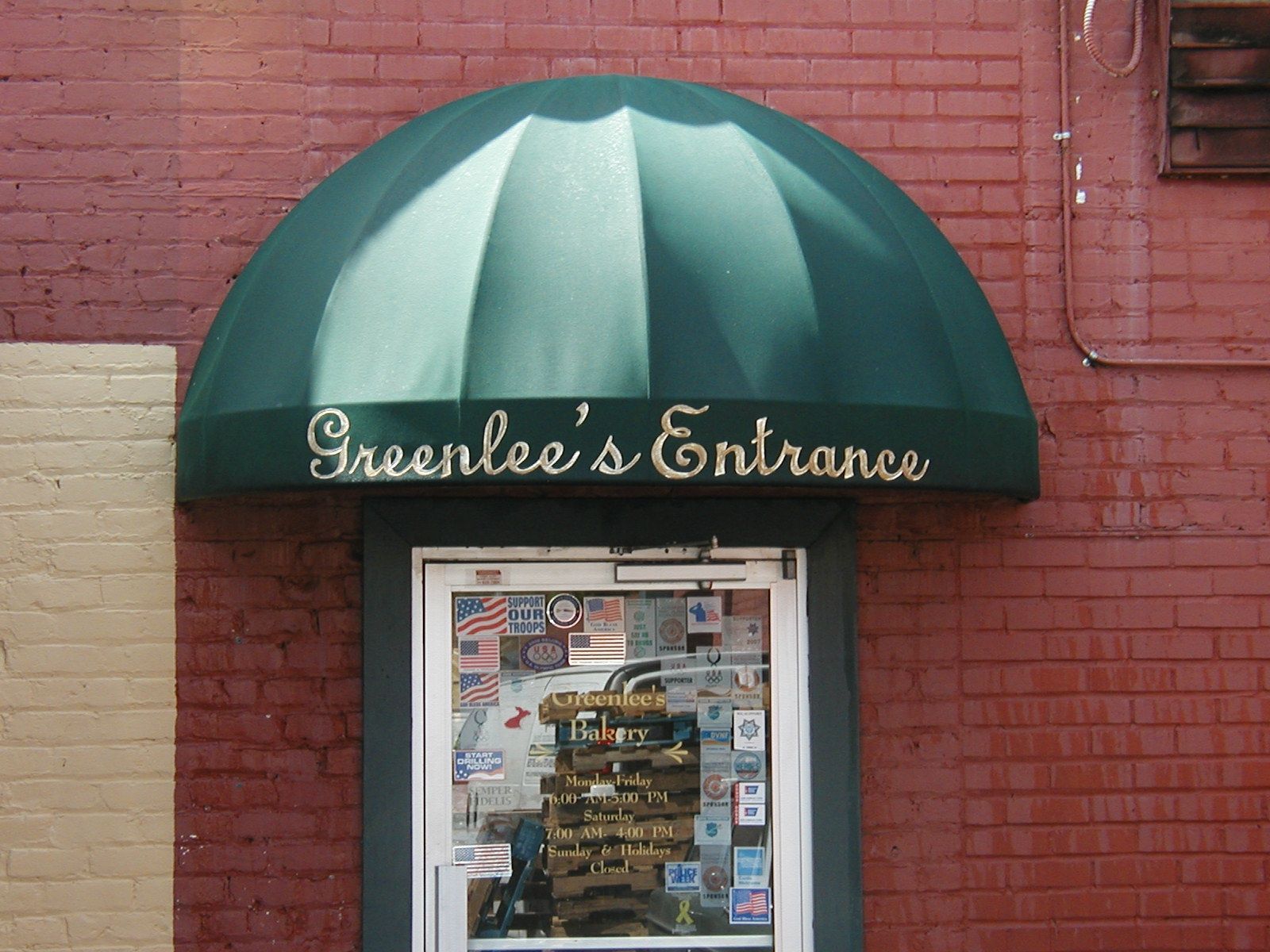 A red robin store with a tree in front of it.