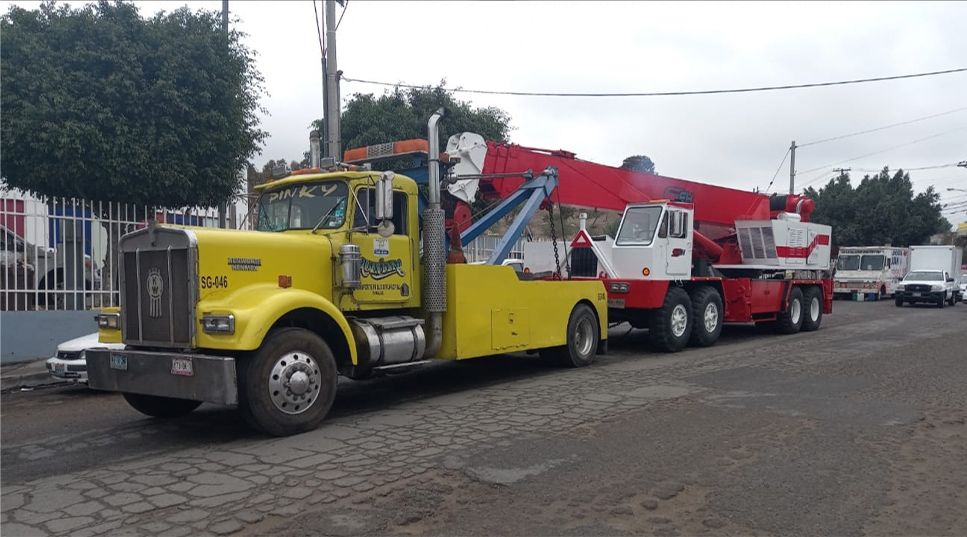 GRÚAS QUINTERO- grúas para remolcar tráilers cargados