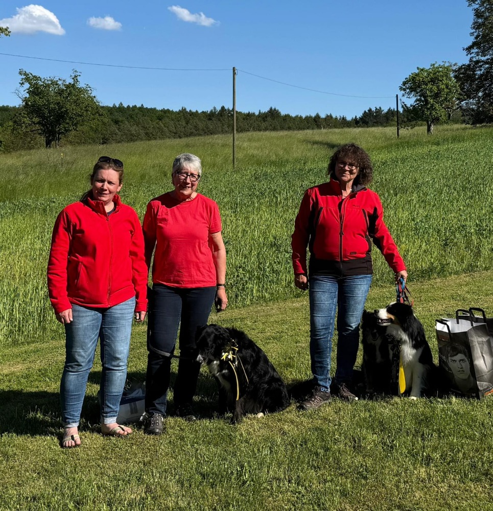 Von links: Vize-Landesmeister Beginner Christine Sperlich
Vize-Landesmeister Klasse 1 Sigrid Hasler
3. Platzierte Klasse 1 Arlette Hafke