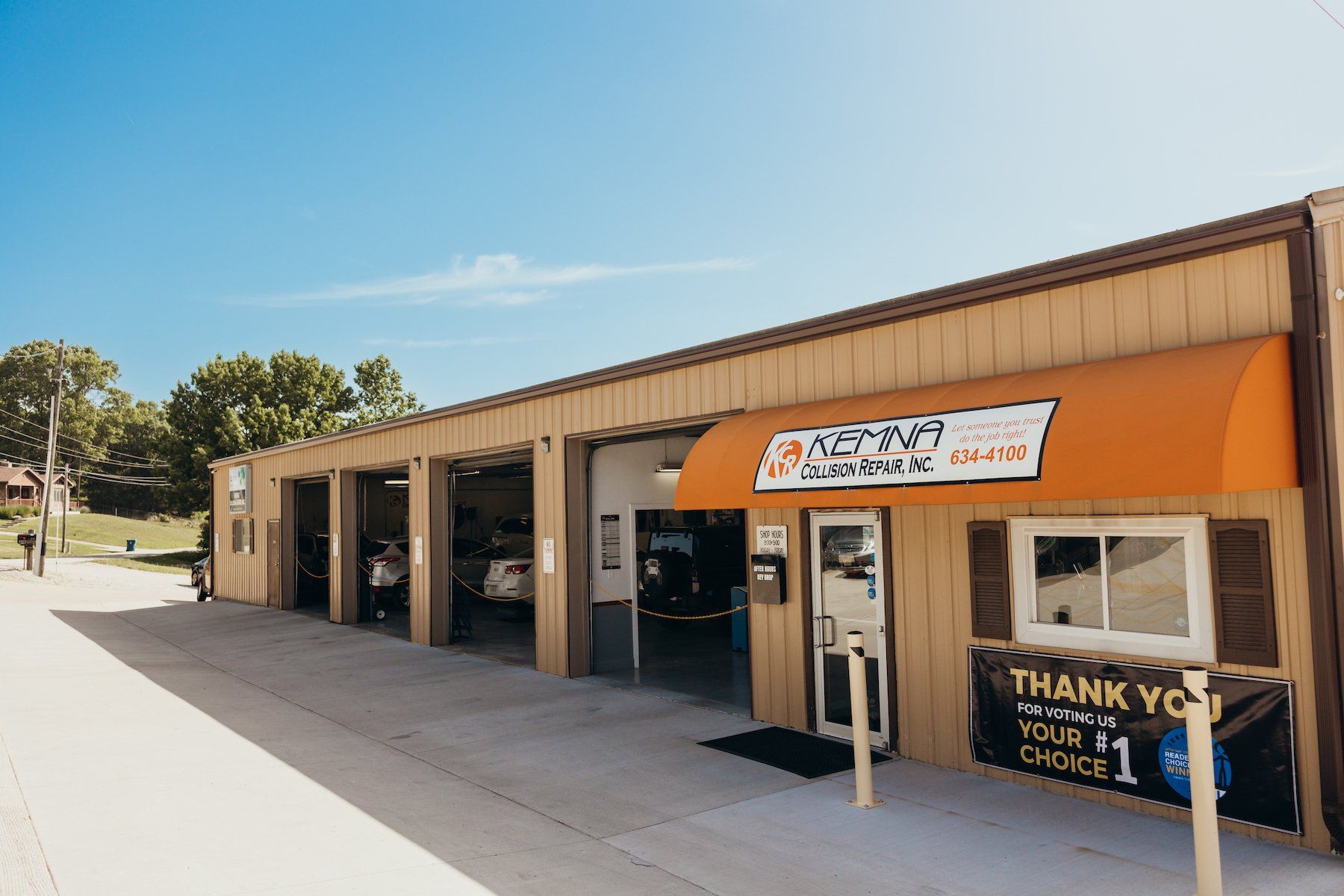 An Outdoor View of Kemna Collision Repair, an Experienced Auto Body Shop in Jefferson City, MO. 