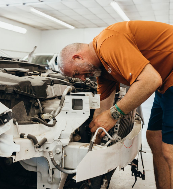 Kemna Collision Repair Staff Working on Auto Body Repair in the Mid-Missouri Area.