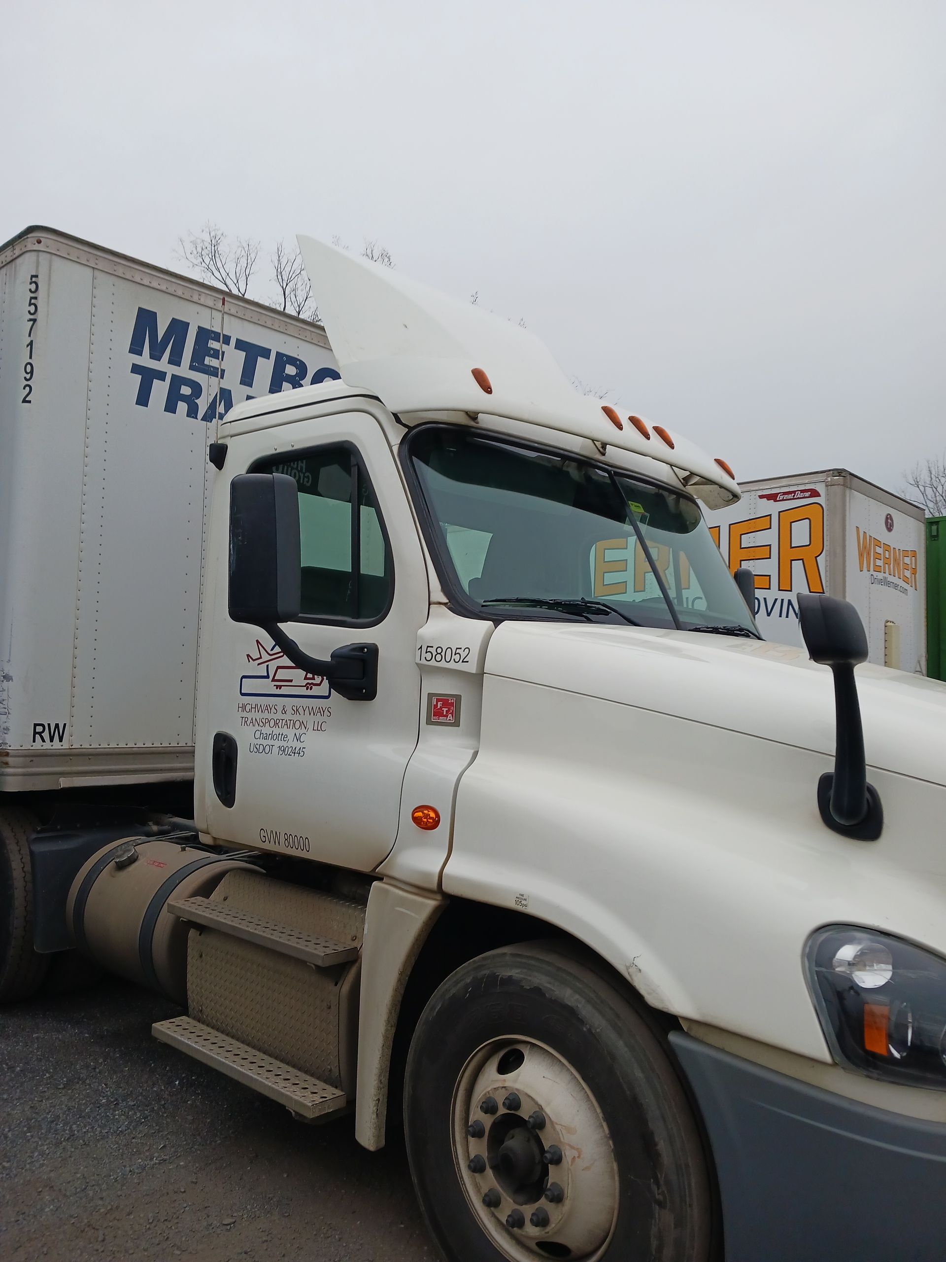 Mobile semi-truck glass repair in Charlotte