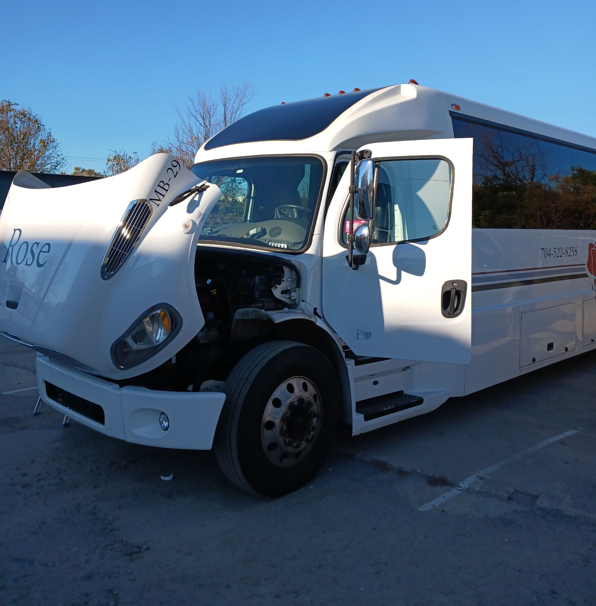 Semi-truck windshield repair in Charlotte, NC Semi-truck windshield repair in Charlotte, NC
