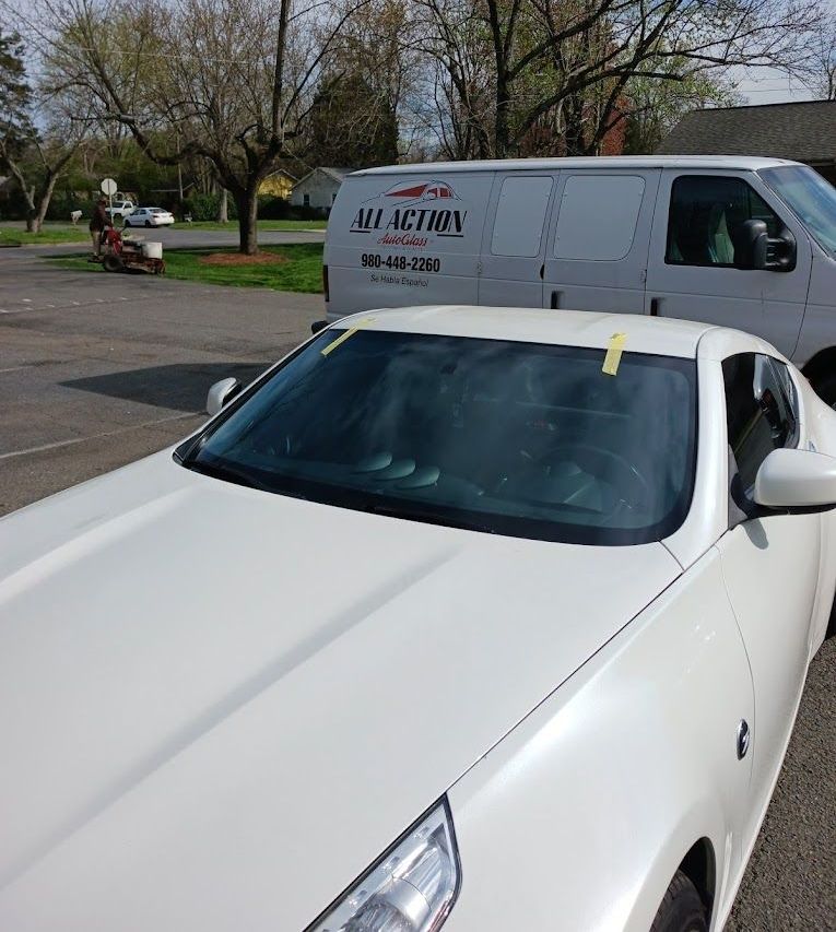 Mobile windshield replacement service in Charlotte, NC Mobile windshield replacement service in Charlotte, NC