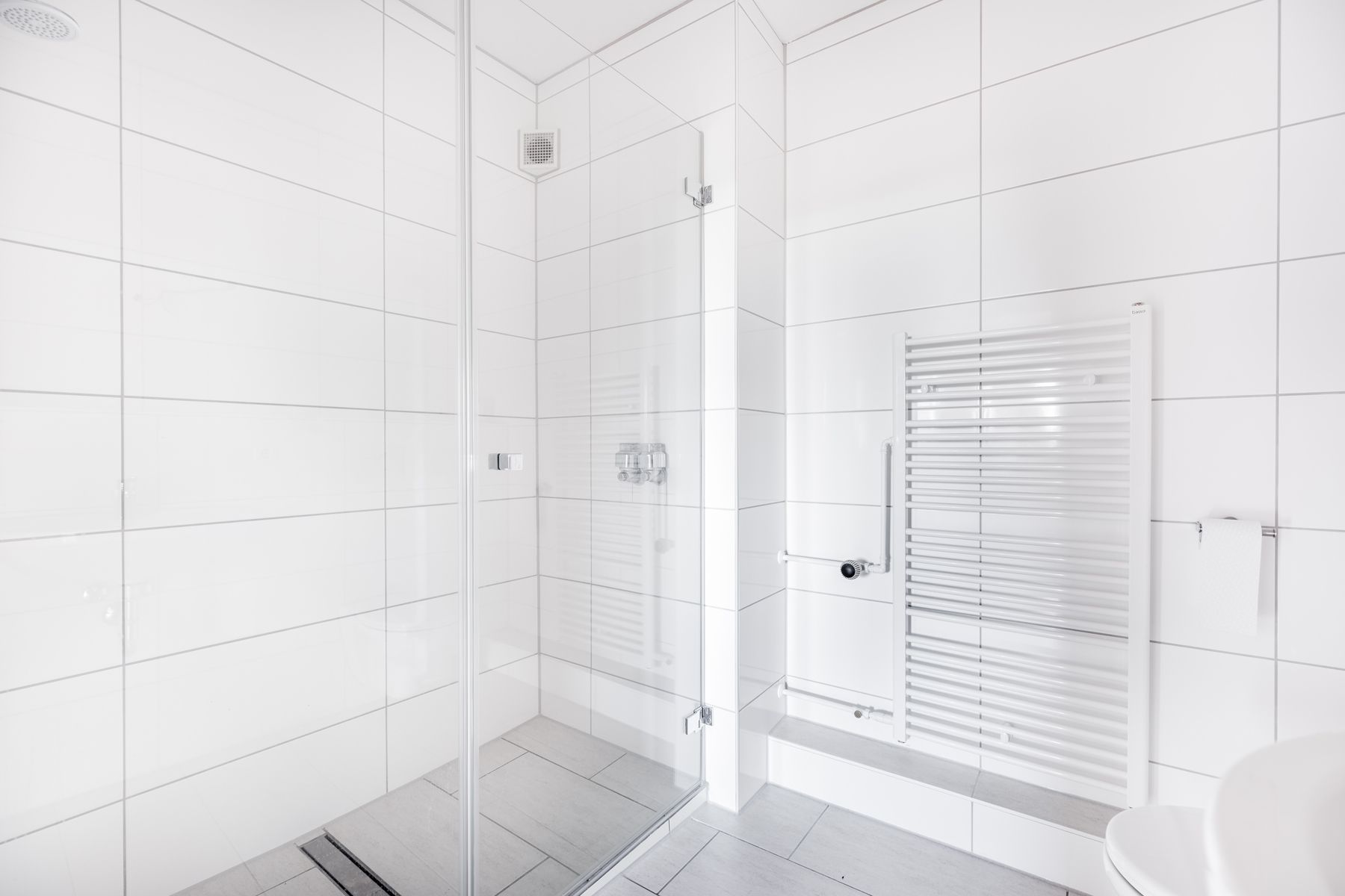 Polished Bathroom | Diamond Bar, CA | Professional Tile Installation