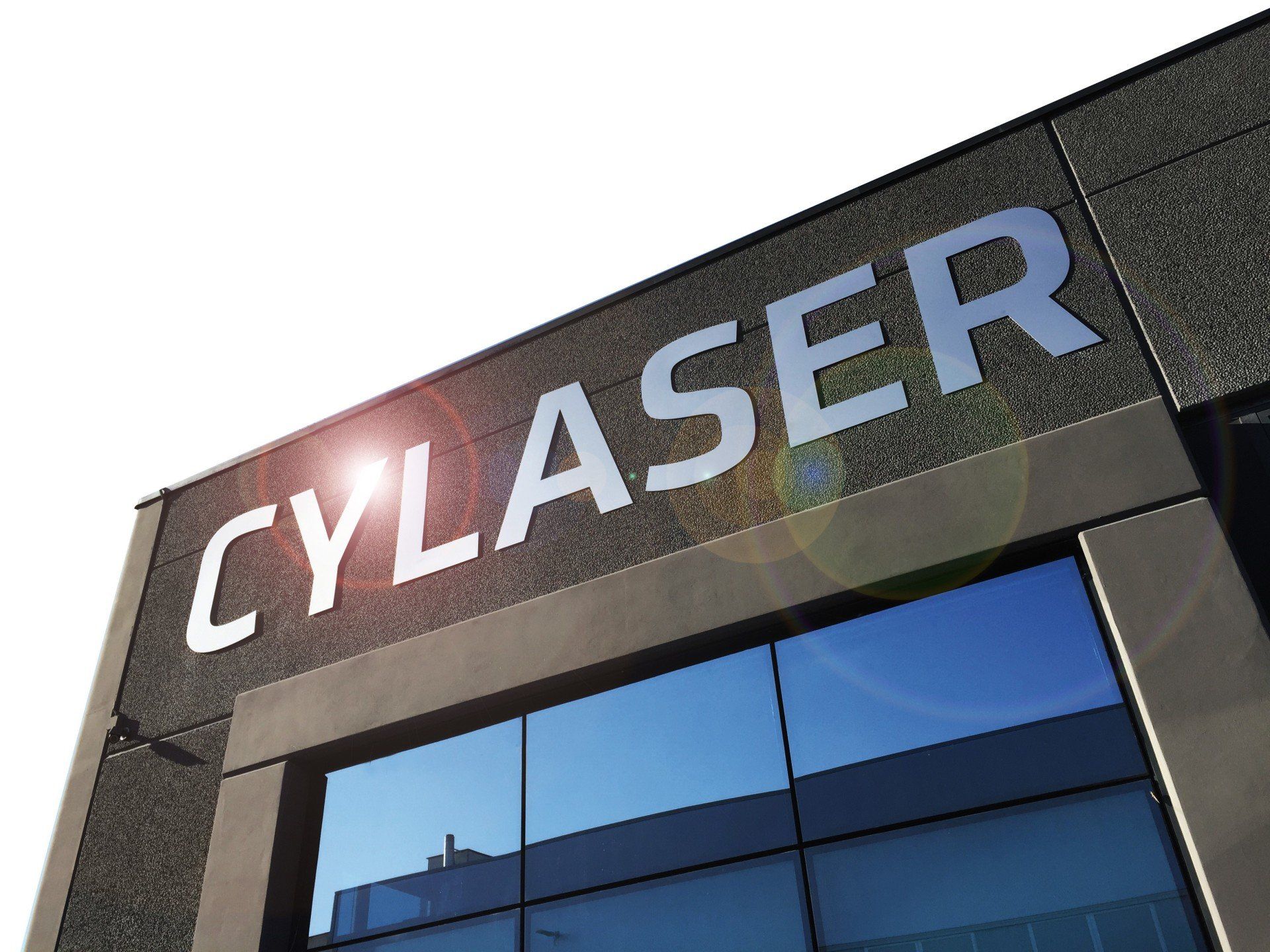 CY-LASER foto 1