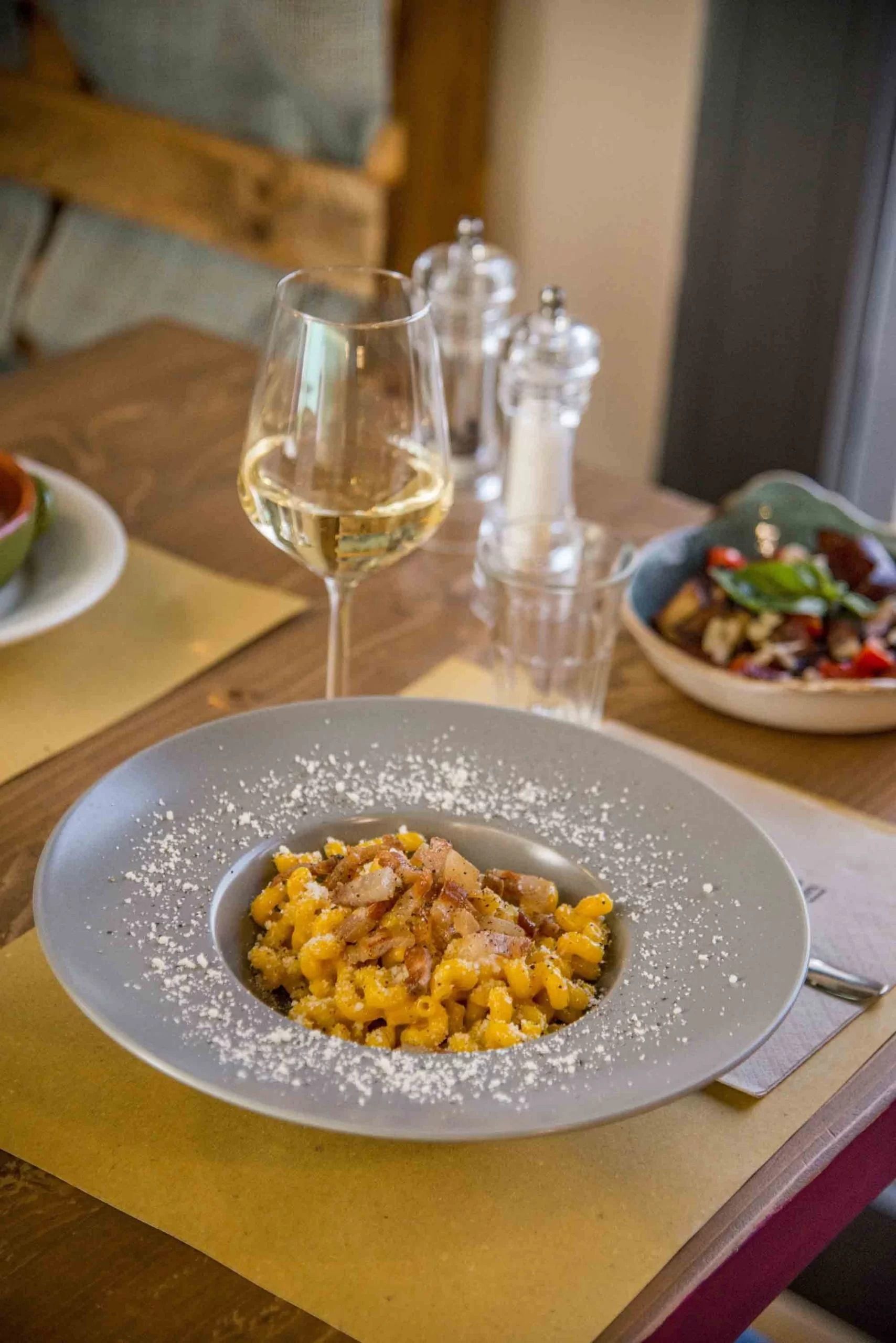 Pasta romana pronta per la consegna
