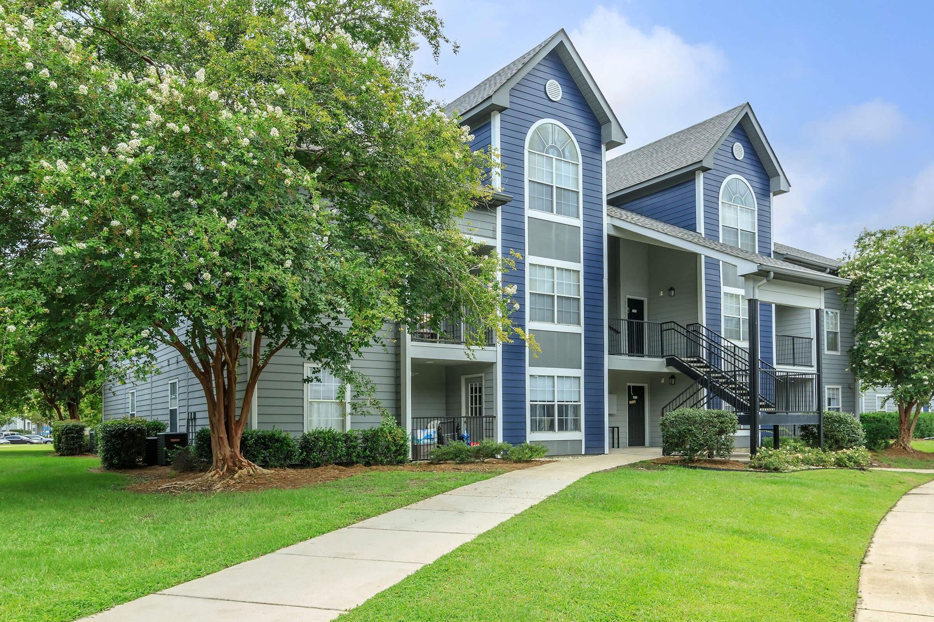 Apartment exterior at Pelican Pointe in Slidell, LA.