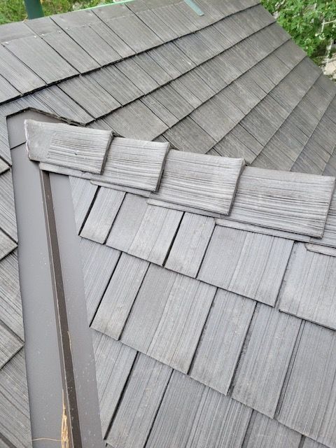 A close up of a wooden roof with shingles