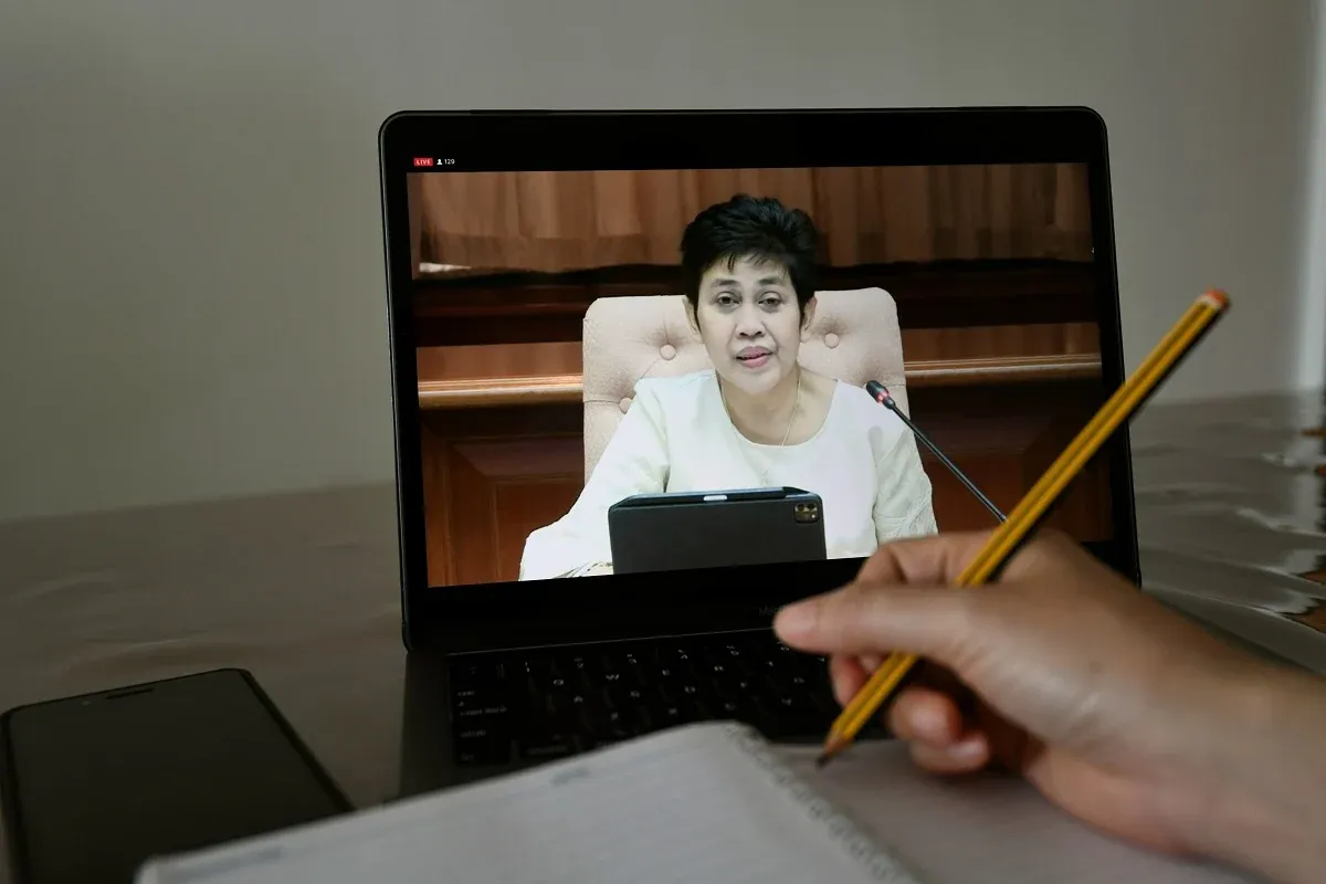 Investors should look at barbell approach between value and growth sectors, says UOB Asset Management