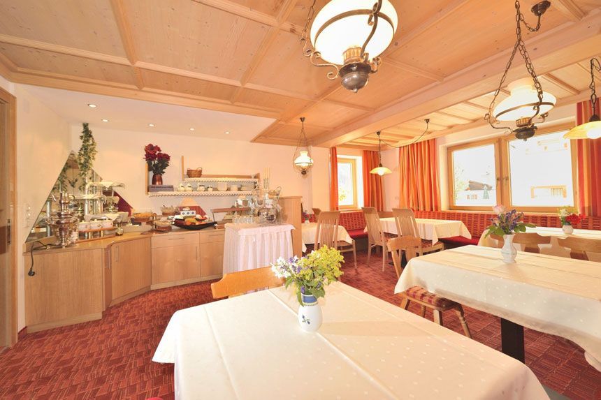 Frühstück Buffet im Hotel Viktoria Garni am Arlberg