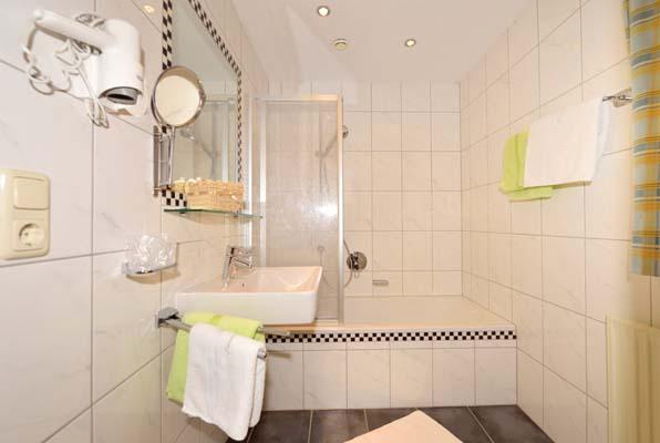 Badezimmer im Appartement vom Hotel  Viktoria Garni in St. Anton am Arlberg