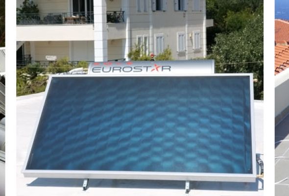 Cucina moderna con mobili in legno e neri, frigorifero in acciaio inox, tavolo da pranzo, lampade a sospensione.