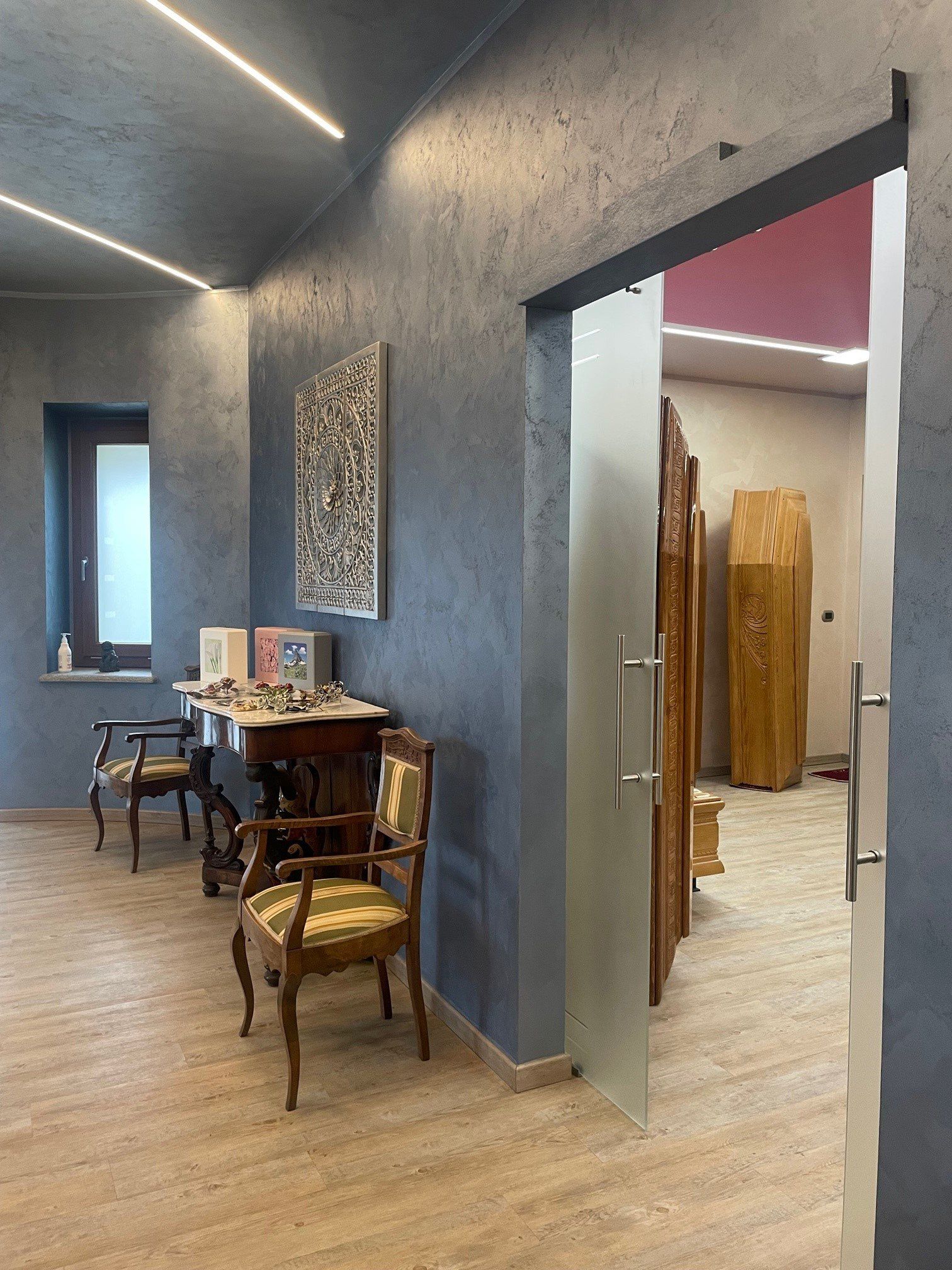 Interno dell'edificio delle Onoranze Funebri Olivero.