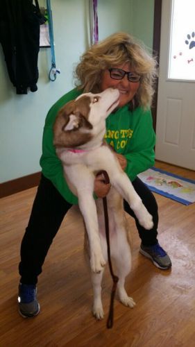Dogging kissing woman on cheeks - Dog camp in Fishers, IN