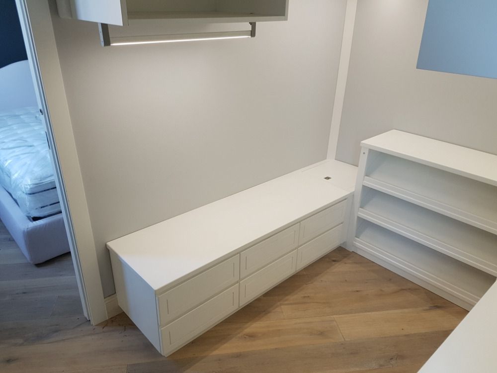 arredo zona notte  su misura in legno novi ligure